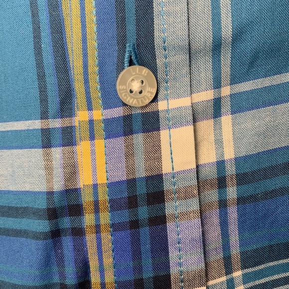 L.L. Bean Signature slim fit short sleeve button up - Picture 3 of 6